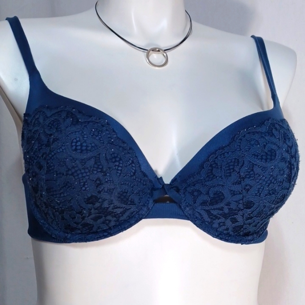 Victoria's Secret bra size 32DD IN A BEAUTIFUL BLUE POLYESTER